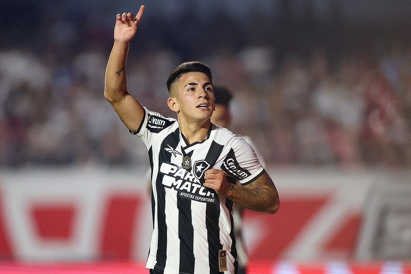 Thiago Almada vem em grande momento no Botafogo