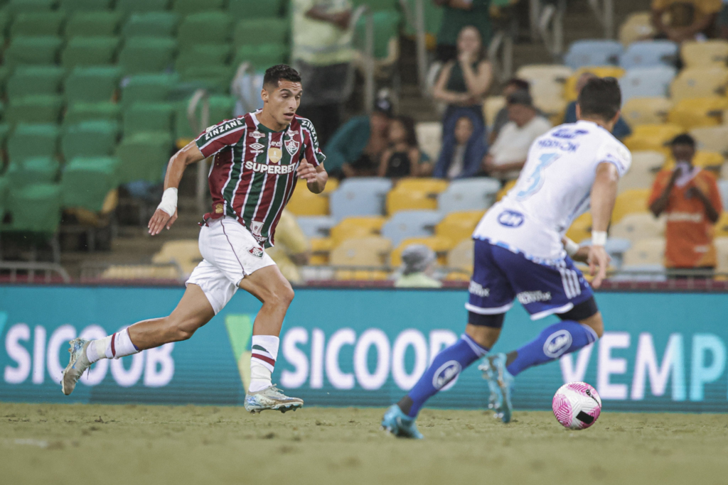 Kevin Serna está em fase final de tratamento de lesão muscular na coxa esquerda