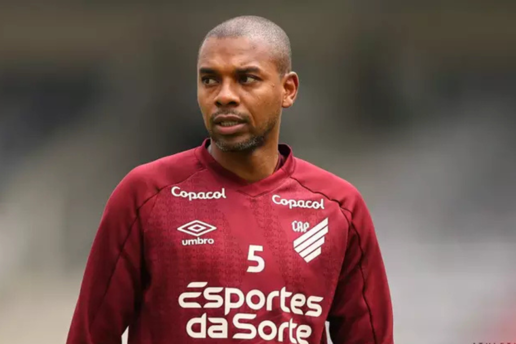 Fernandinho negocia renovação com o Athletico-PR