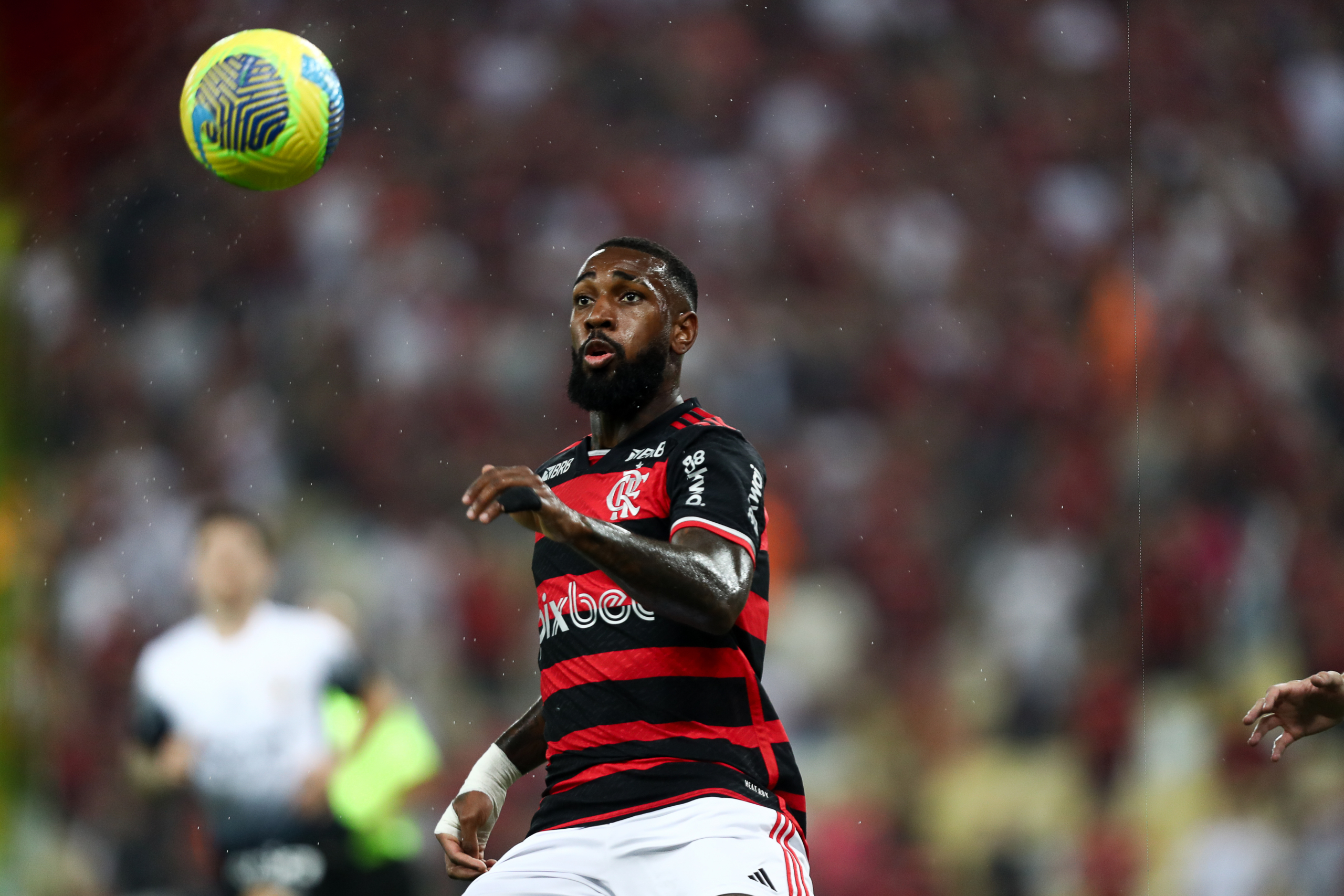 Gerson criou e teve boas oportunidades na vitória do Flamengo sobre o Corinthians, pelo jogo de ida da Copa do Brasil