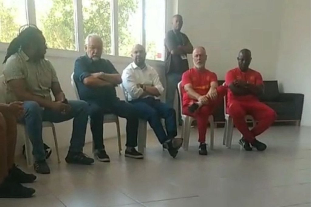 Membros de organizadas, comissão técnica e diretoria se reuniram para debater o rendimento do Fluminense na temporada