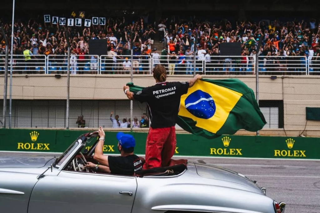 Lewis Hamilton pilotará histórica Maclaren de Ayrton Senna