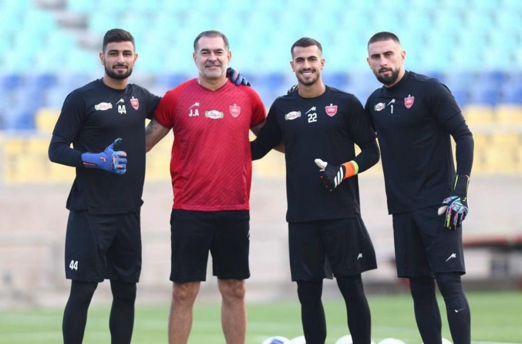 Jorcey Anísio juntos com os goleiros do Persepolis, do Irã