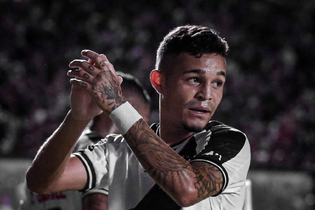 Vasco: Adson pode voltar ainda esse ano; saiba detalhes da recuperação