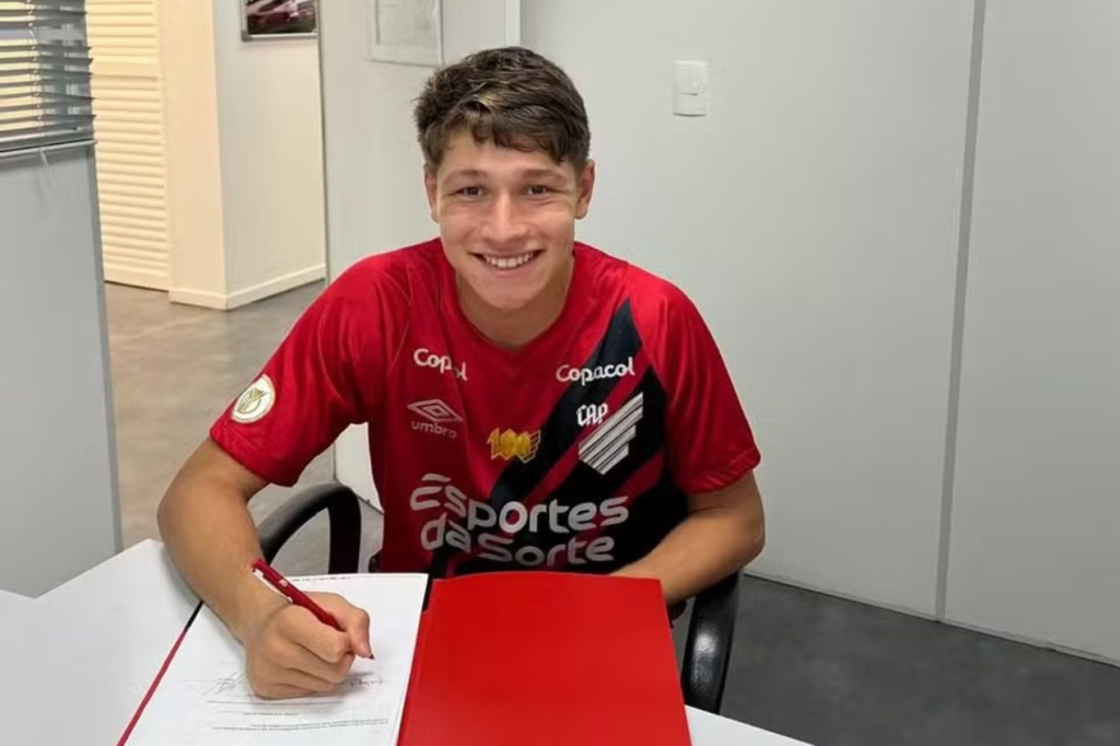 Aos 16 anos, Gustavo Gomes é considerado uma das maiores revelações das categorias de base do Athletico Paranaense