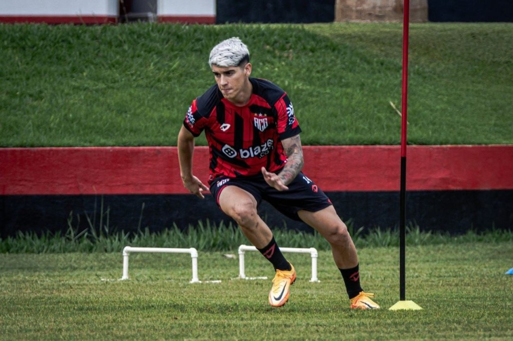 Clube chileno faz sondagem e estuda proposta por Ángelo Araos, do Atlético-GO