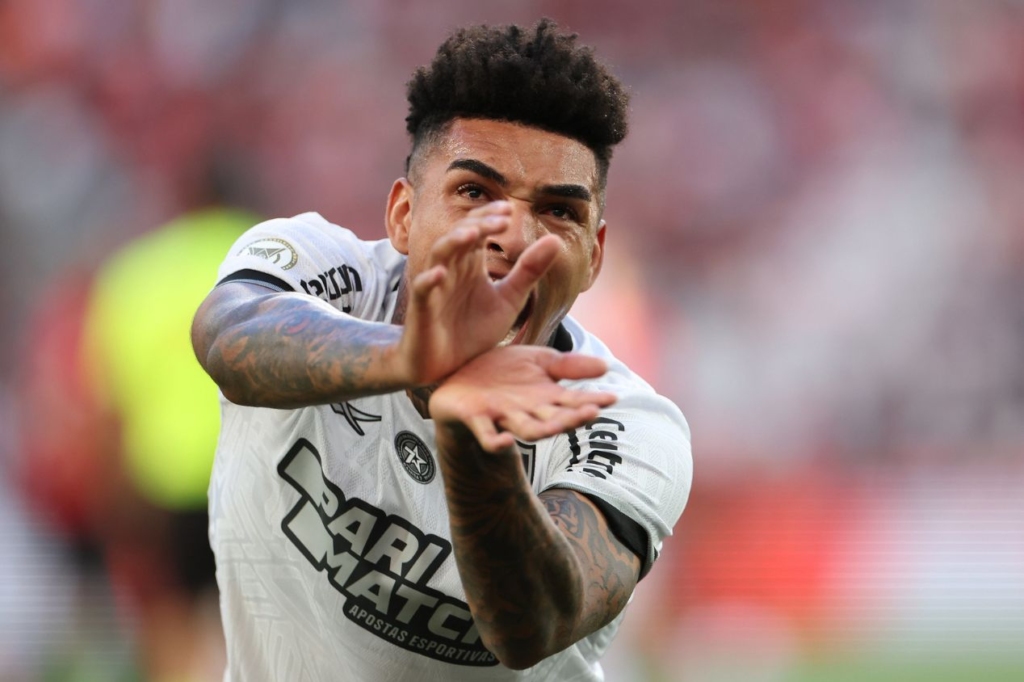 Igor Jesus teve atuação destacada na vitória do Botafogo por 1 a 0 sobre o Athletico