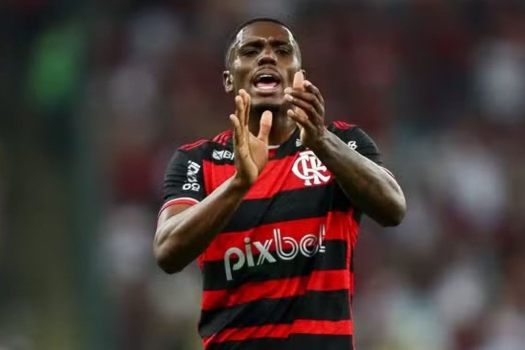 Filipe Luís rasga elogios Evertton Araújo no Flamengo: "Extremamente disciplinado"