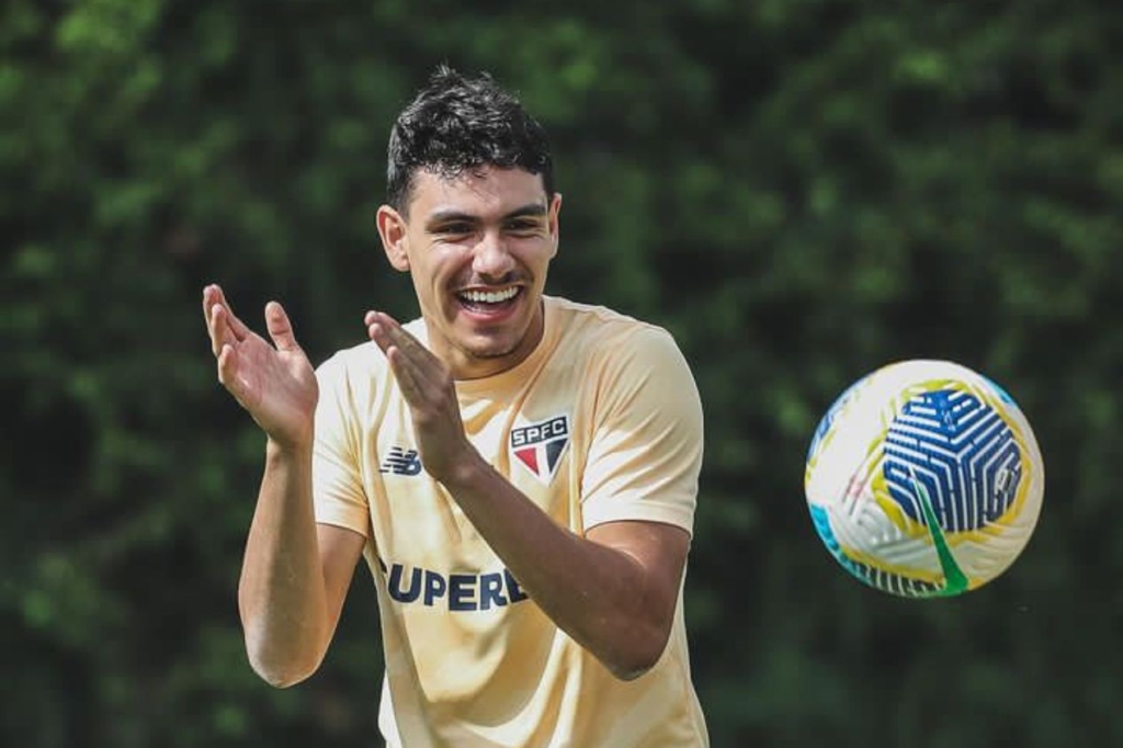 João Moreira no Porto: o que sabemos sobre o interesse do clube no lateral do São Paulo