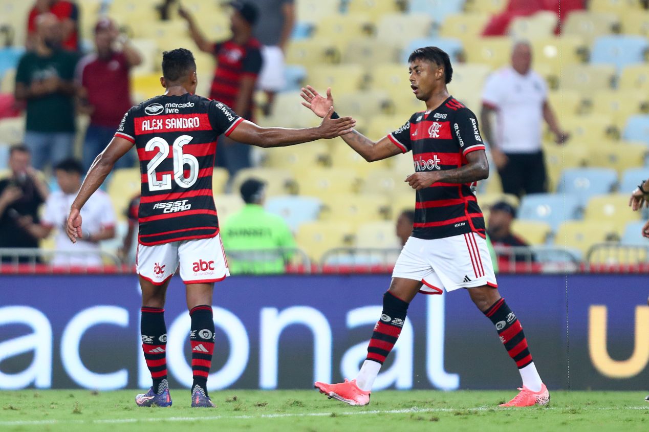 Alex Sandro fez o gol da vitória do Flamengo sobre o Corinthans pela Copa do Brasil