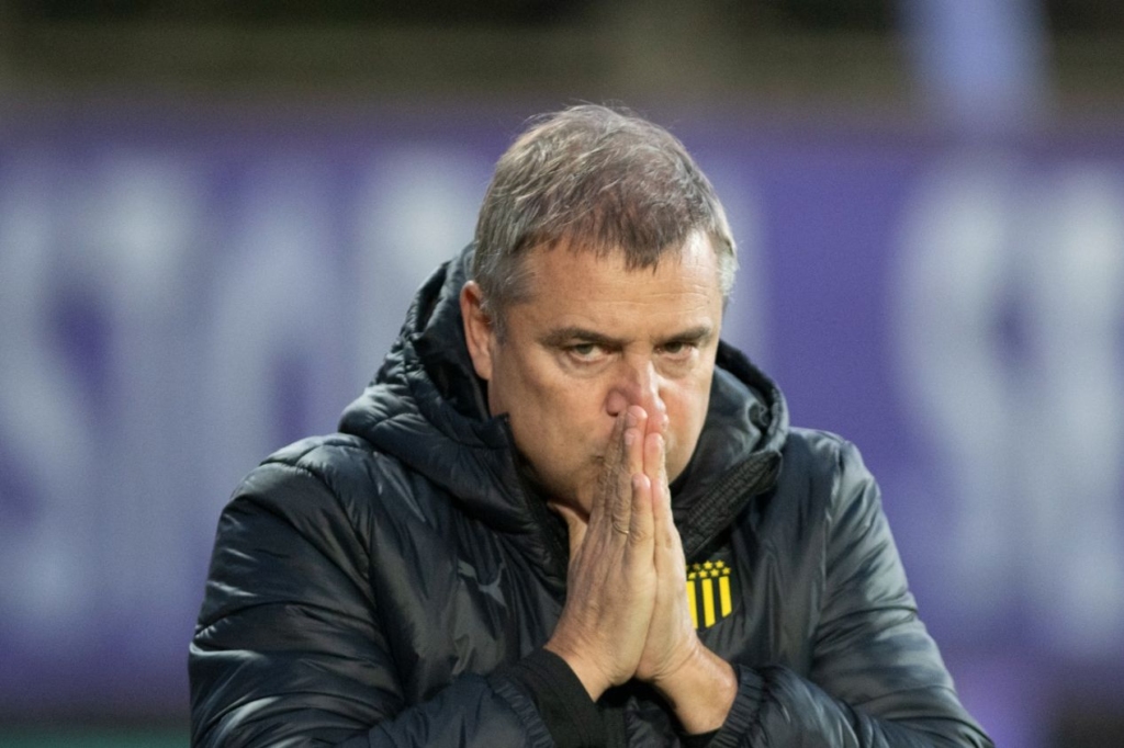 Queda de rendimento de Leo Fernández simboliza a má fase do Peñarol antes de jogo com Botafogo pela Libertadores