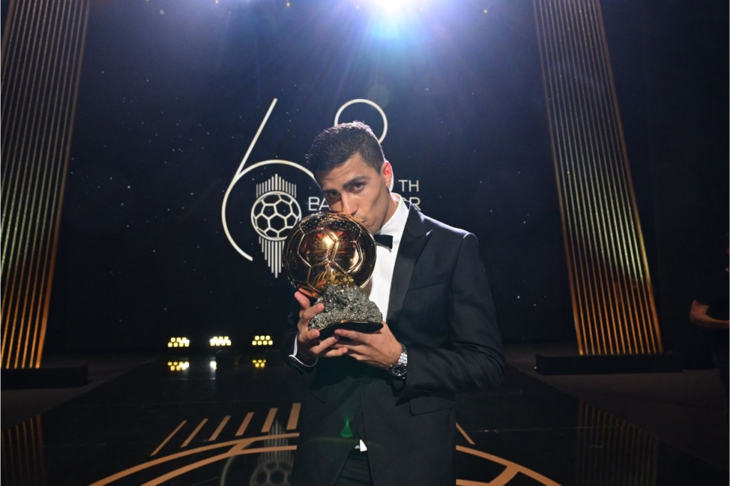 Rodri conquista o prêmio Bola de Ouro da revista France Football