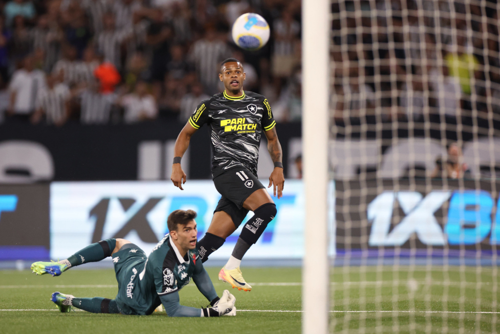 Junior Santos marca seu primeiro gol pelo Botafogo, desde a recuperação da lesão no joelho