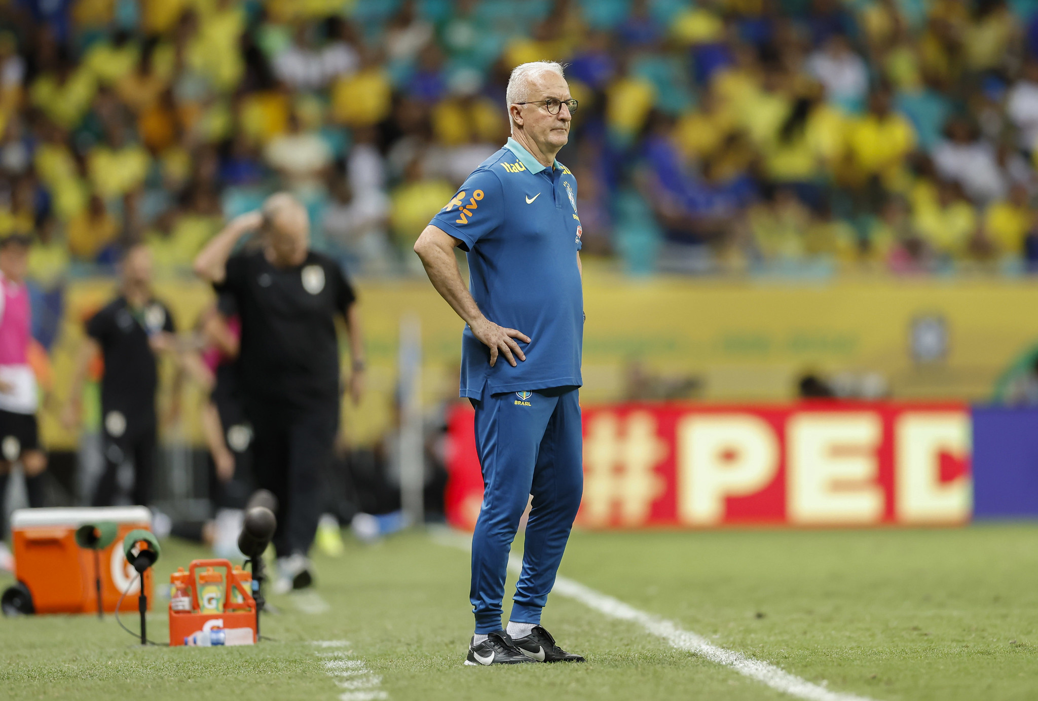 Dorival Jr. durante partida entre Brasil e Uruguai pelas Eliminatórias da Copa do Mundo