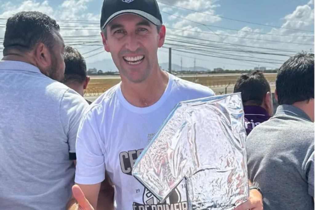 Léo Condé alinha permanência no Ceará