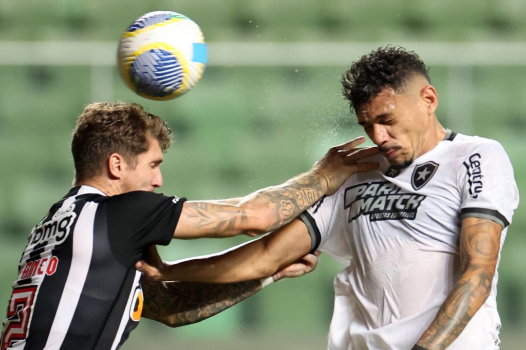 Tiquinho Soares teve atuação apagada no empate do Botafogo por 0 a 0 com o Atlético-MG