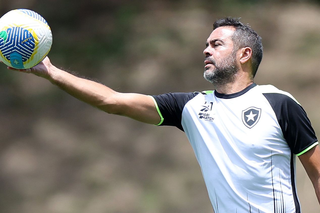 Escalação Botafogo: Artur Jorge terá time completo contra o Cuiabá