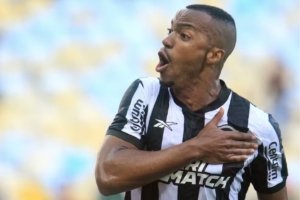 Marlon Freitas joga contra o Palmeiras? Entenda situação antes da partida decisiva pelo Brasileirão