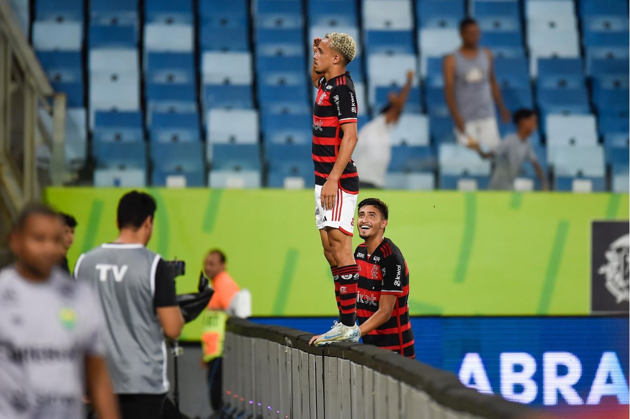 Matheus Gonçalves foi o herói da vitória do Flamengo sobre o Cuiabá pelo Brasileirão