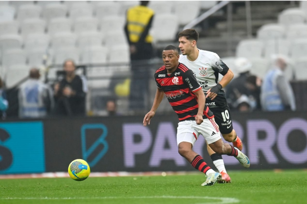 Flamengo avisa que só venderá Nicolás De La Cruz ao River Plate por valor da multa rescisória