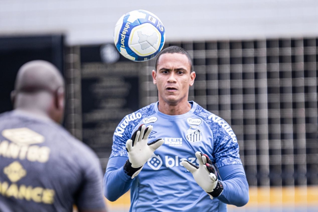 Santos avisa que não vai renovar contrato do goleiro Renan