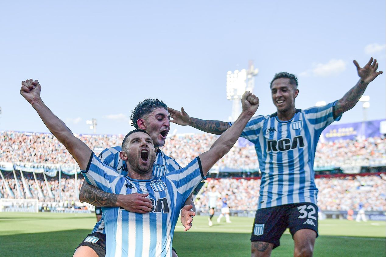 Em jogo de tempo distintos, Cruzeiro sofre gol no fim, perde para o Racing e fica sem título da Copa Sul-Americana