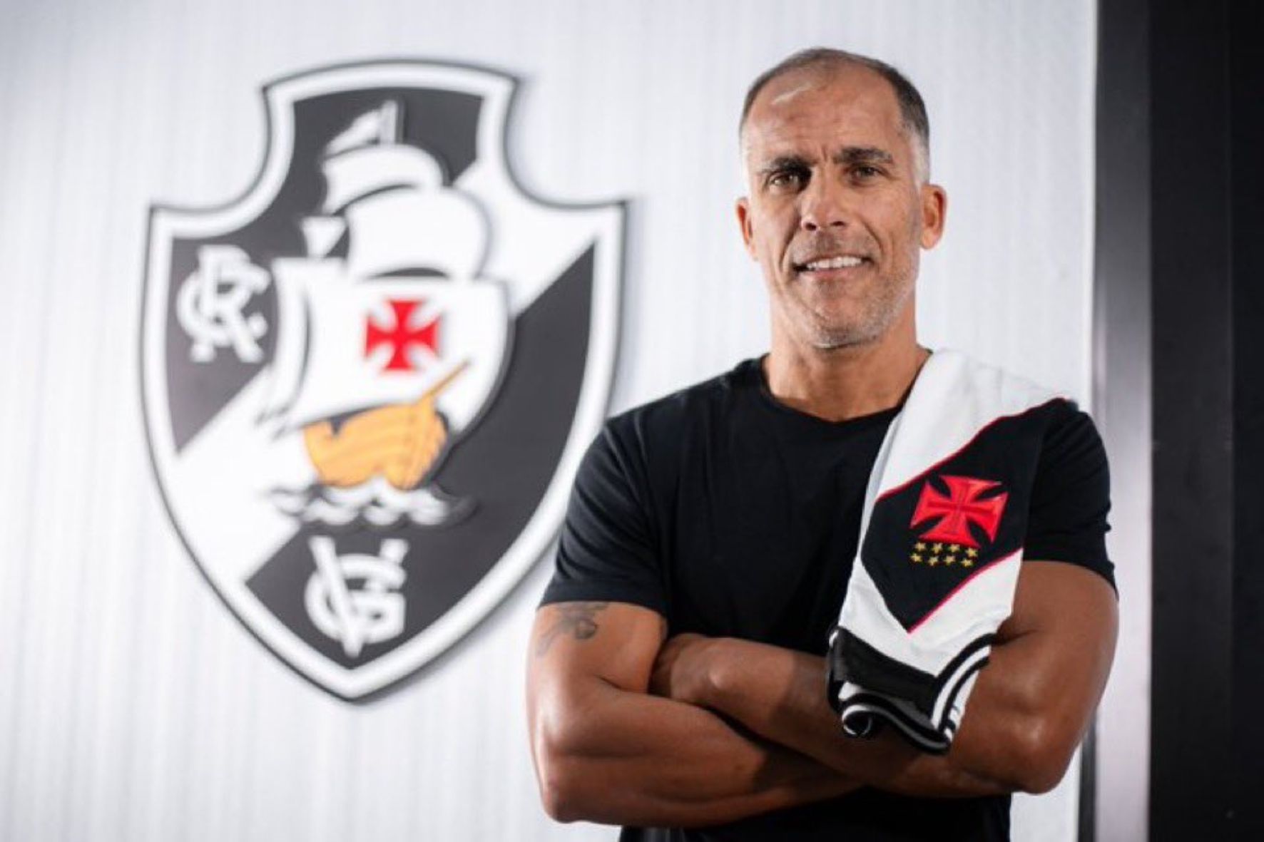 Pedrinho confirma Felipe Loureiro como treinador interino do Vasco, até o fim do Campeonato Brasileiro