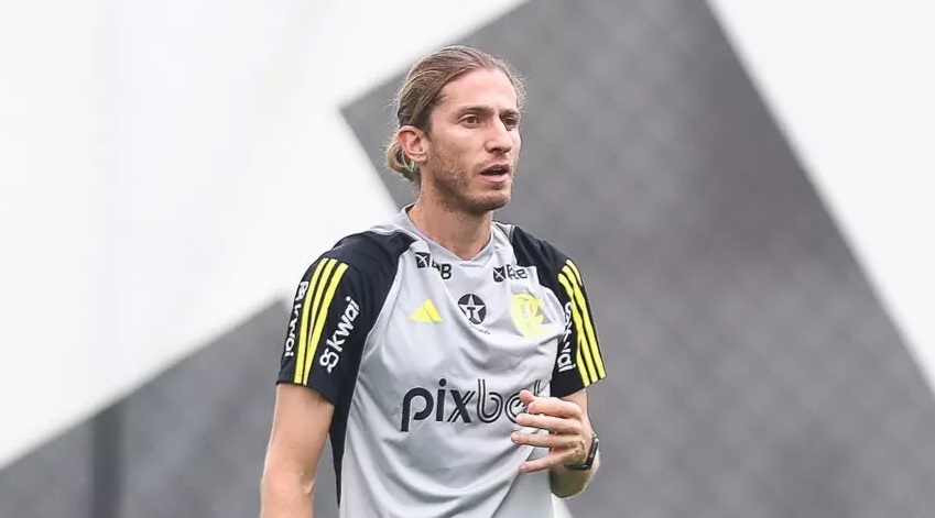 Filipe Luís terá desfalques