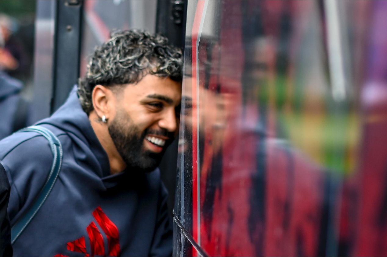 Gabigol no embarque do Flamengo rumo a Belo Horizonte para a final da Copa do Brasil