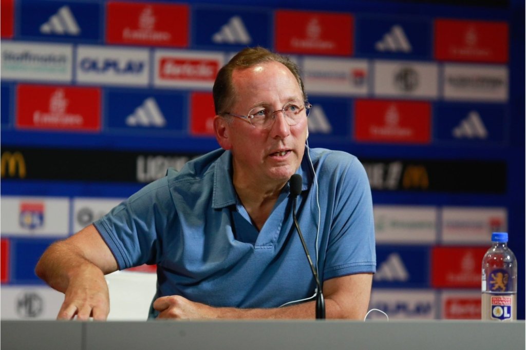 John Textor em entrevista coletiva pelo Olympique Lyon.