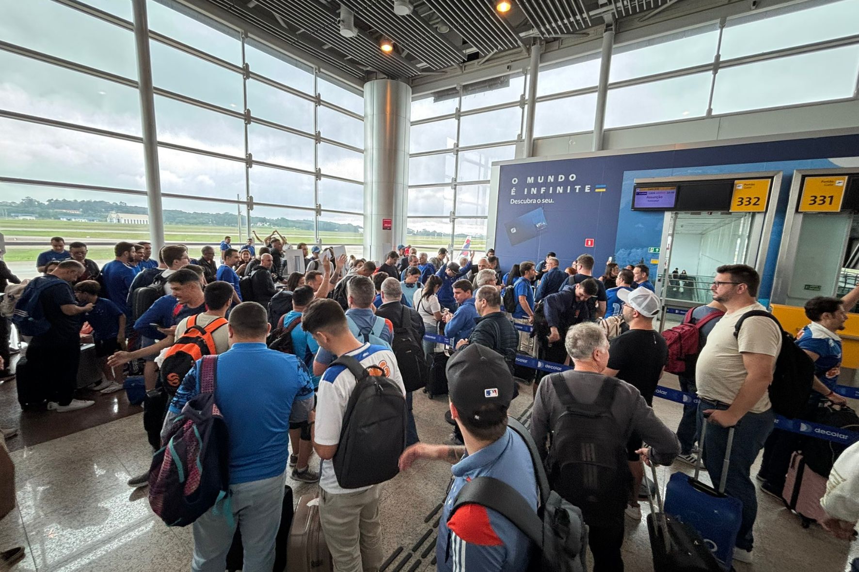 Torcedores do Cruzeiro a caminho de Assunção (PAR) para a final da Copa Sul-Americana