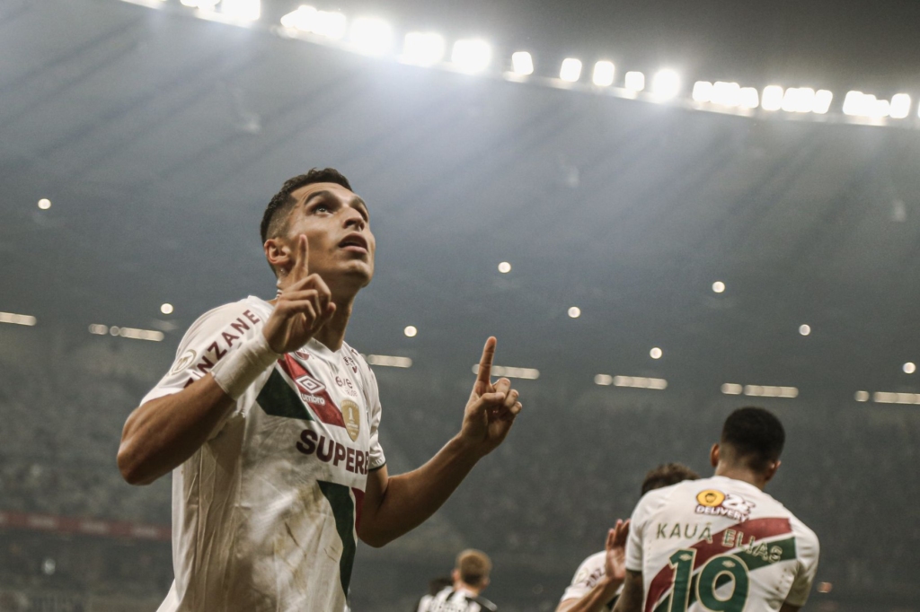 Kevin Serna comemora gol marcado contra o Atlético-MG pelo Campeonato Brasileiro