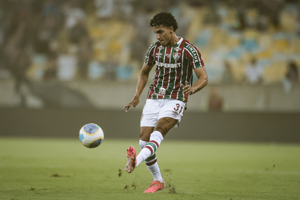 Gabriel Fuentes fez seu primeiro jogo como titular pelo Fluminense