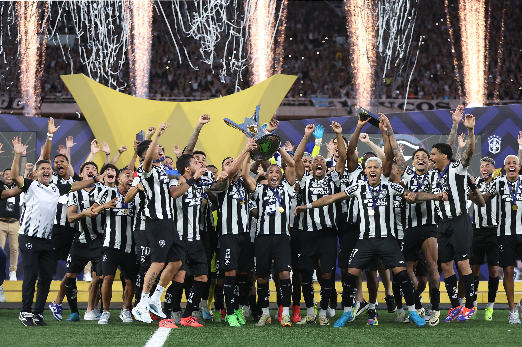 Botafogo foi o líder em premiações na temporada 2024 entre os times da Série A do Campeonato Brasileiro