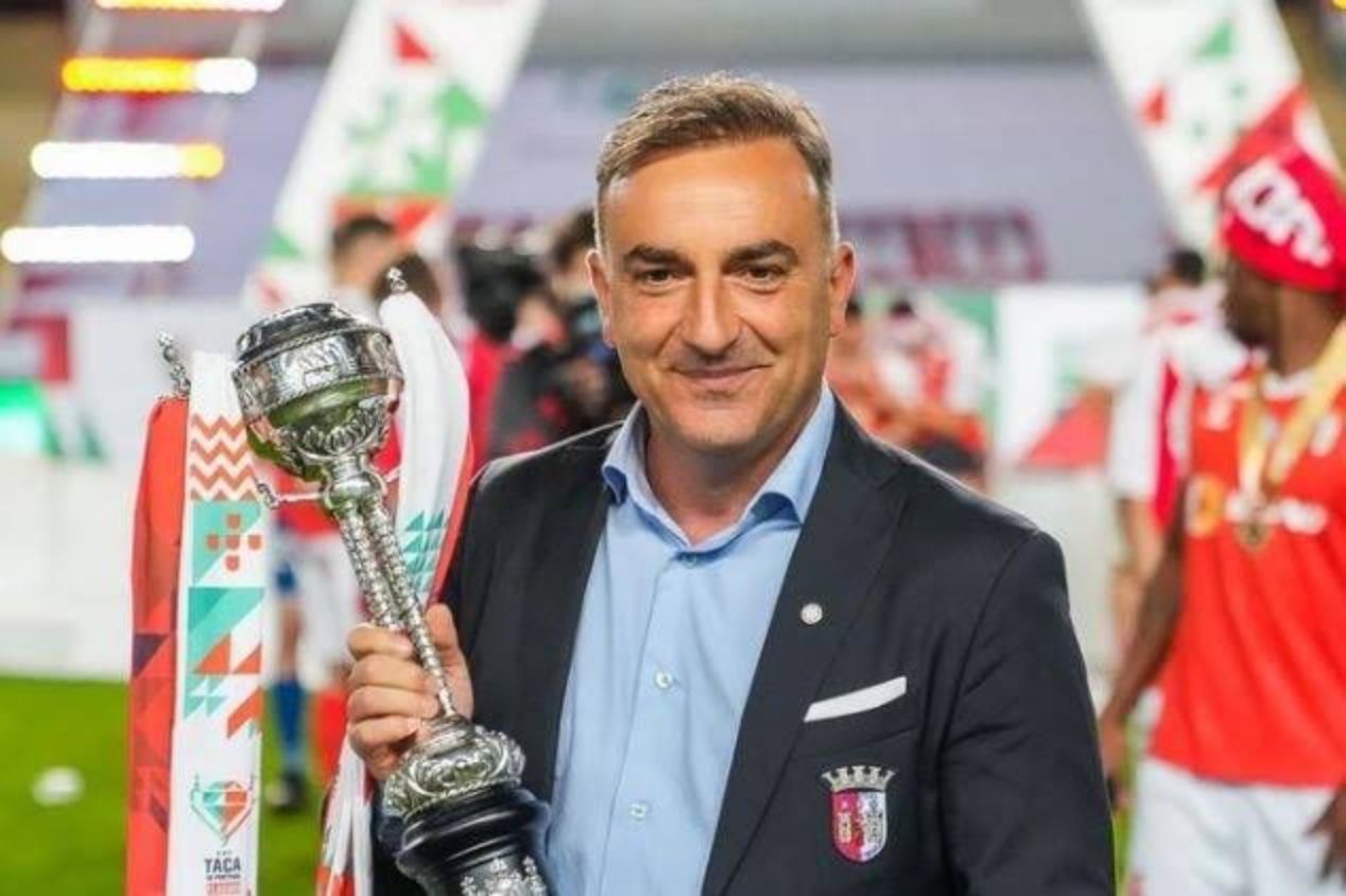 Atlético-MG busca informações sobre valor da multa rescisória de Carlos Carvalhal, do Braga