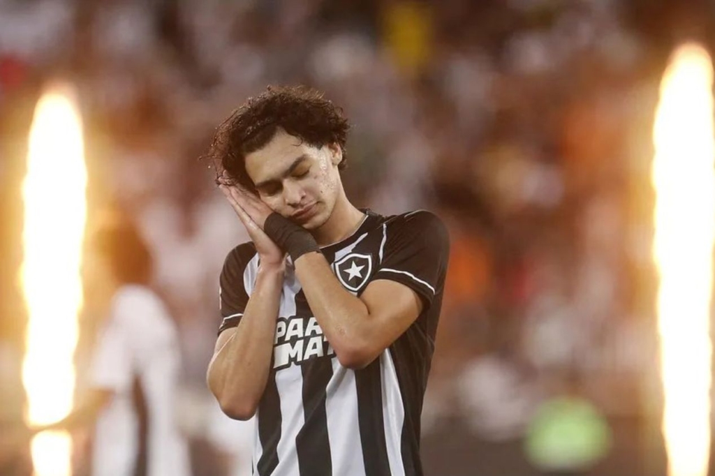 Matheus Nascimento integra o elenco principal do Botafogo desde 2022. Entretanto, atacante ainda não conseguiu deslanchar pelo Glorioso