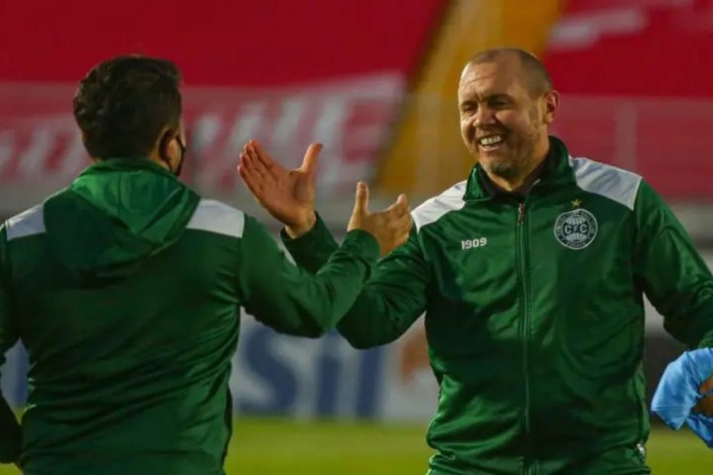 Veja números da carreira de Mozart Santos, novo treinador do Coritiba