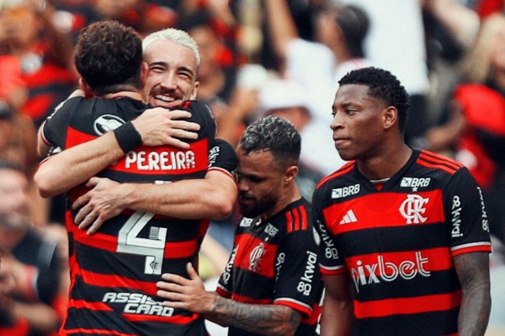 Léo Ortiz foi autor de um dos gols do Flamengo na vitória por 3 a 2 sobre o Internacional pelo Brasileirão