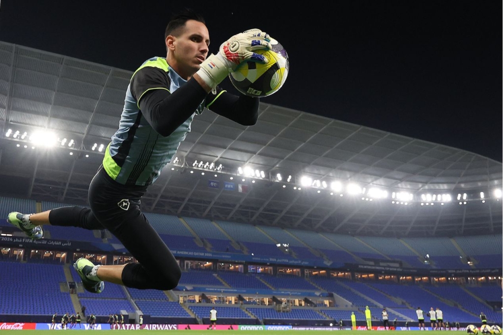 Colo-Colo faz proposta oficial a Gatito Fernández, do Botafogo; veja detalhes