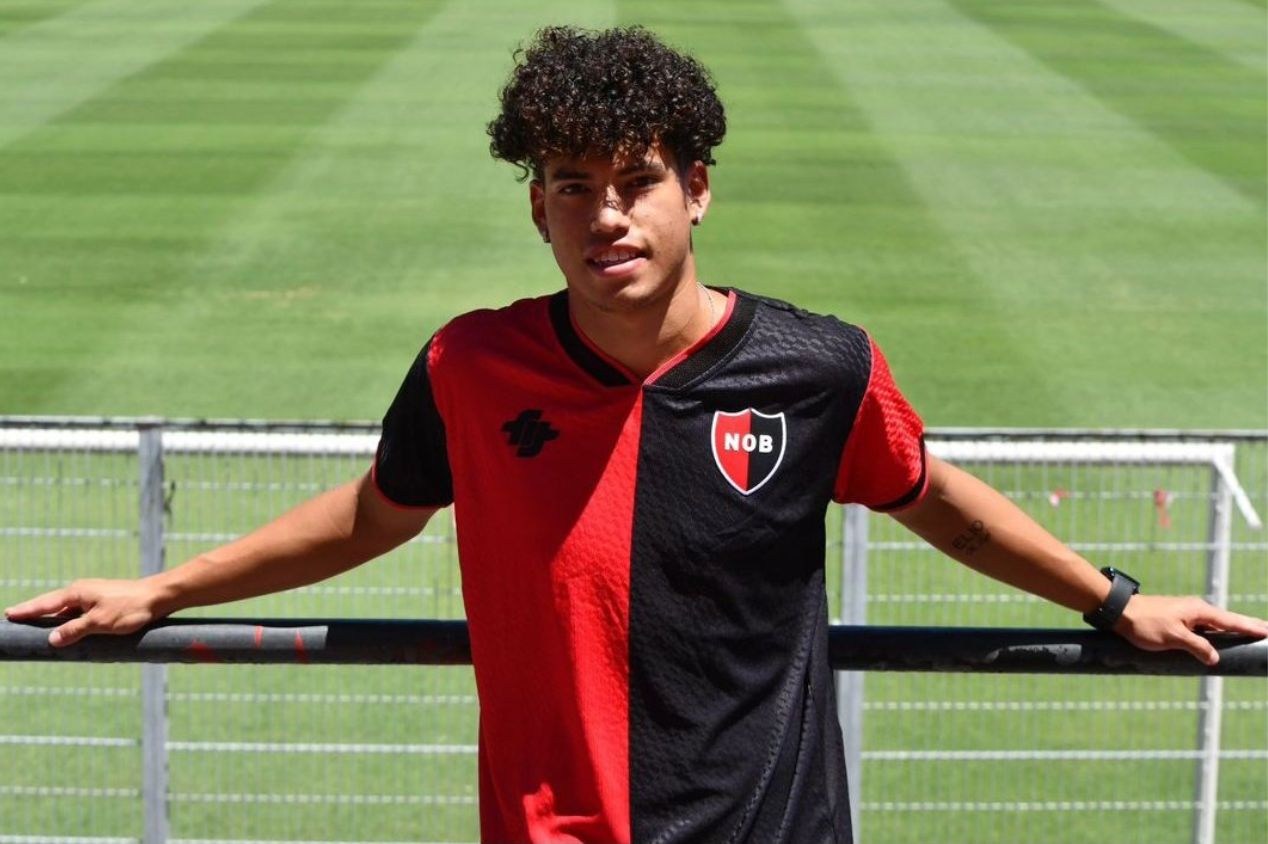 No radar do Flamengo, joia venezuelana assina primeiro contrato profissional com Newell’s Old Boys