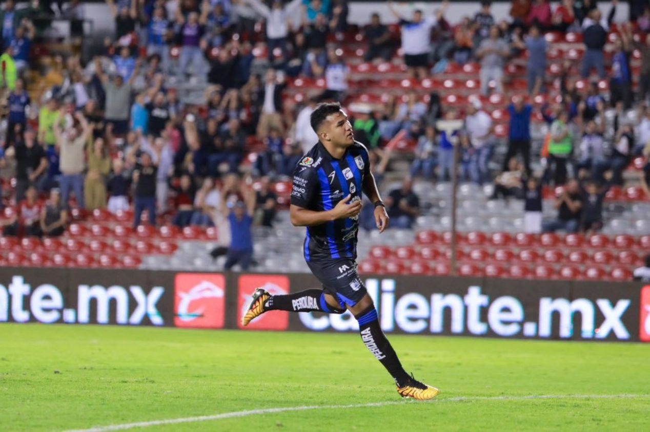 Sem espaço, Samuel Sosa avalia futuro no Querétaro; atacante interessa clubes brasileiros