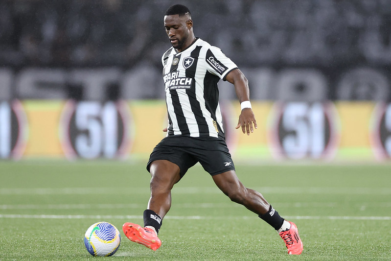 Bastos chegou ao Botafogo em 2023