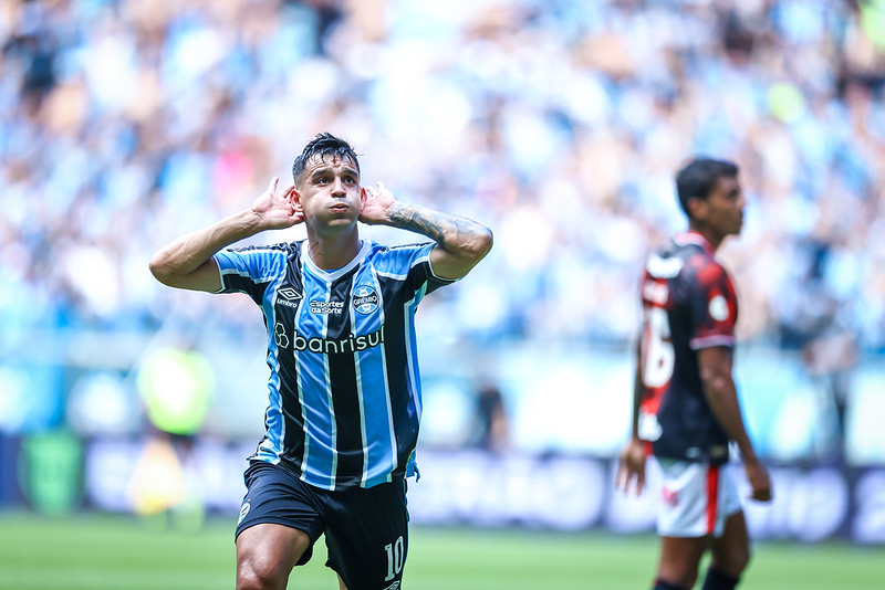 Cristaldo ainda não renovou com o Grêmio