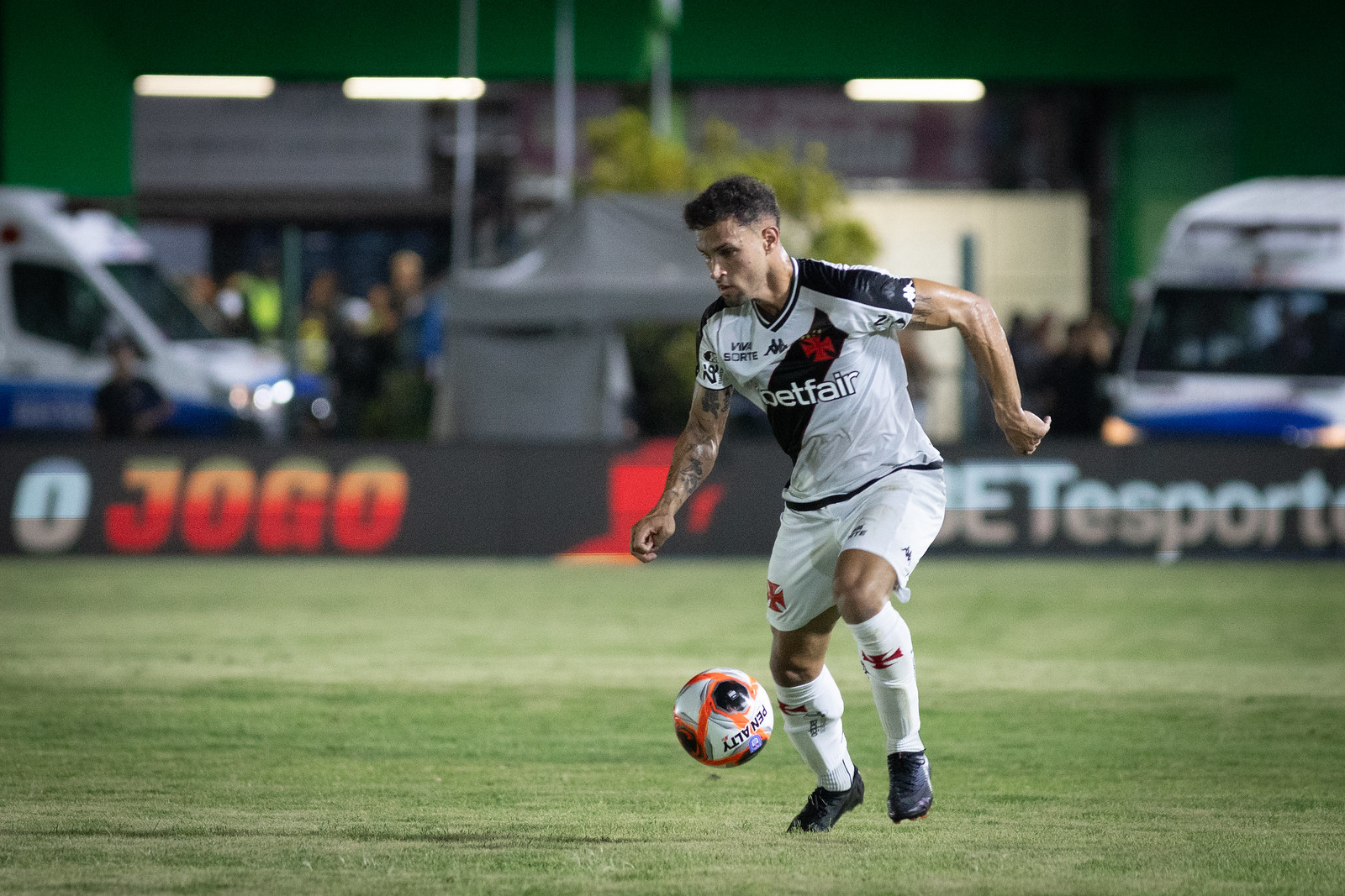 Serginho em ação pelo Vasco