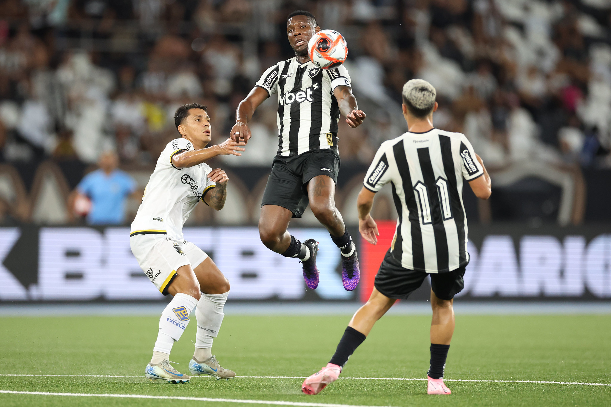 Patrick de Paula perdeu um pênalti na derrota do Botafogo para o Volta Redonda por 2 a 1, pelo Campeonato Carioca