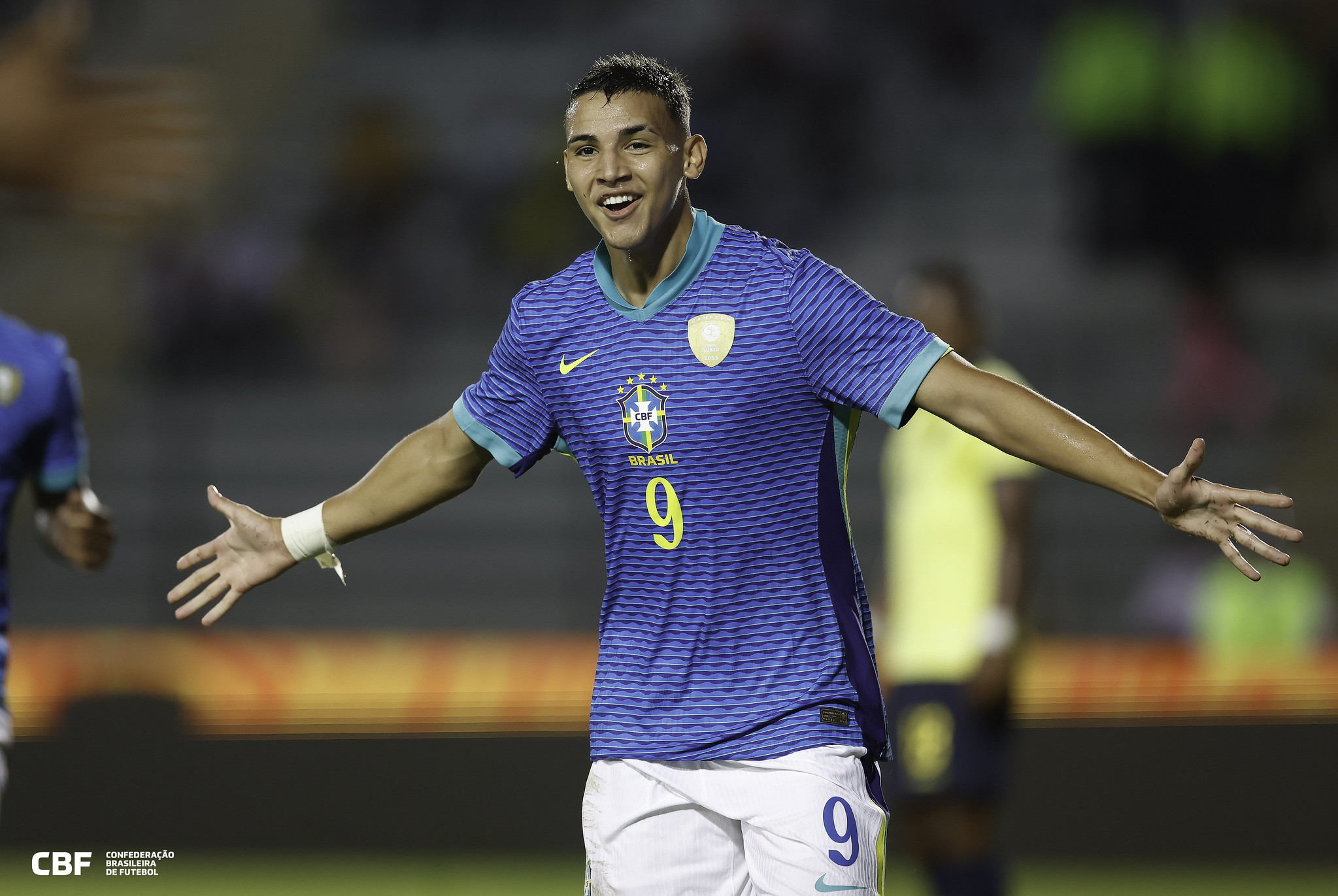 Deivid Washington comemora um dos gols da vitória do Brasil sobre o Equador pelo Sul-Americano Sub-20