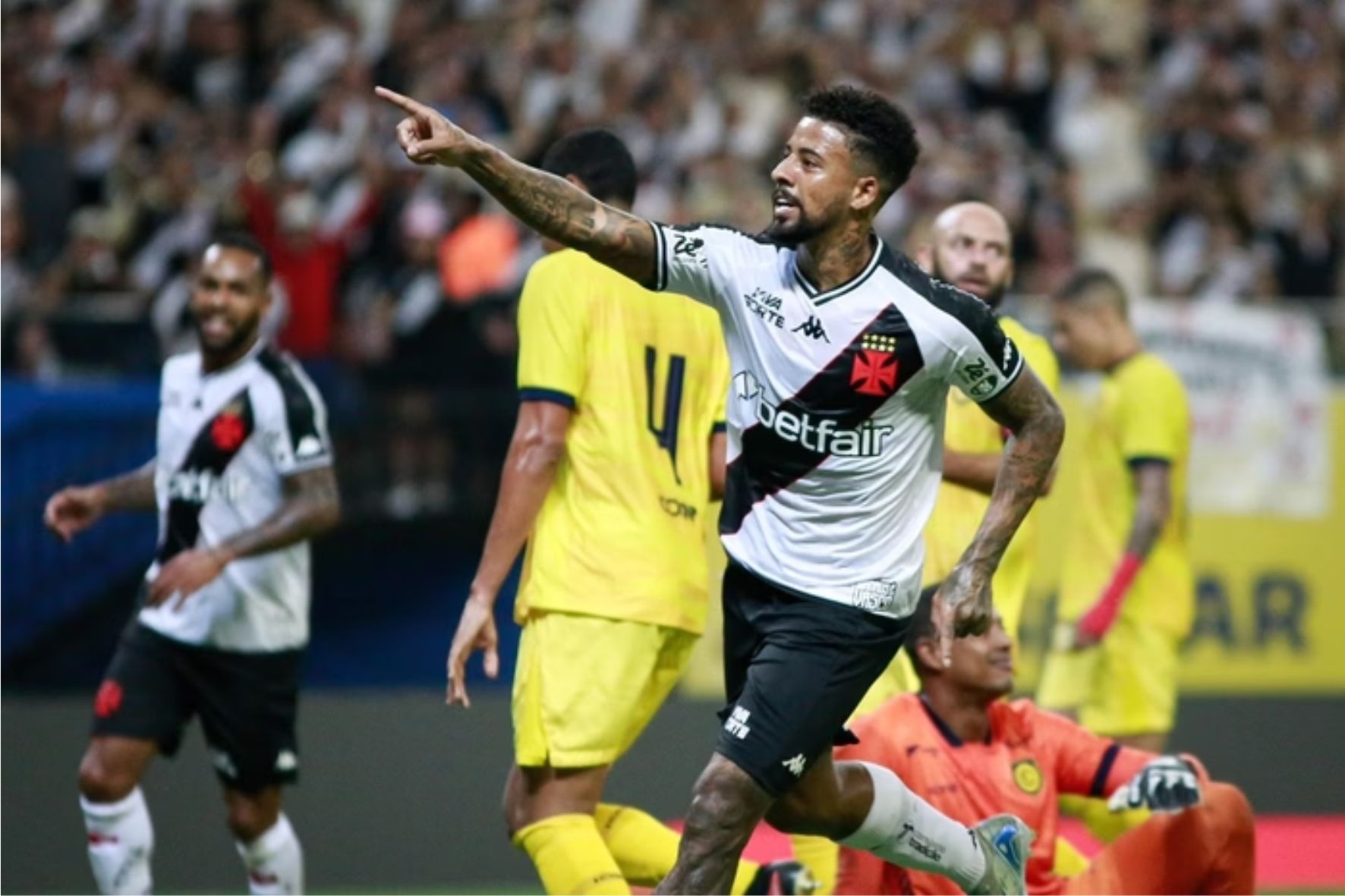 Paulinho foi autor de um dos gols do Vasco na vitória sobre o Madureira