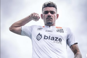 Tiquinho Soares pode deixar o Santos