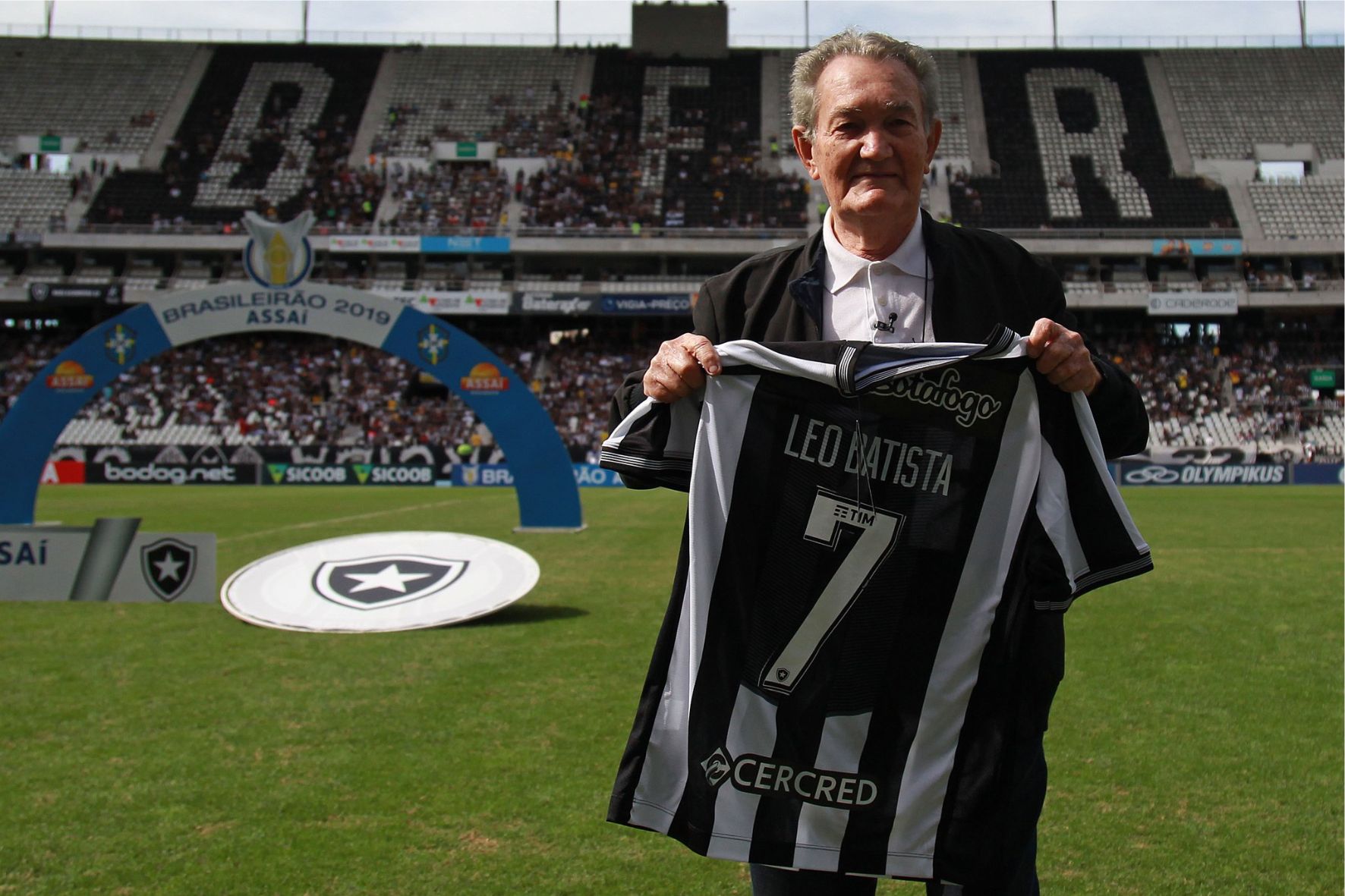 O jornalista Léo Batista era um dos torcedores ilustres do Botafogo