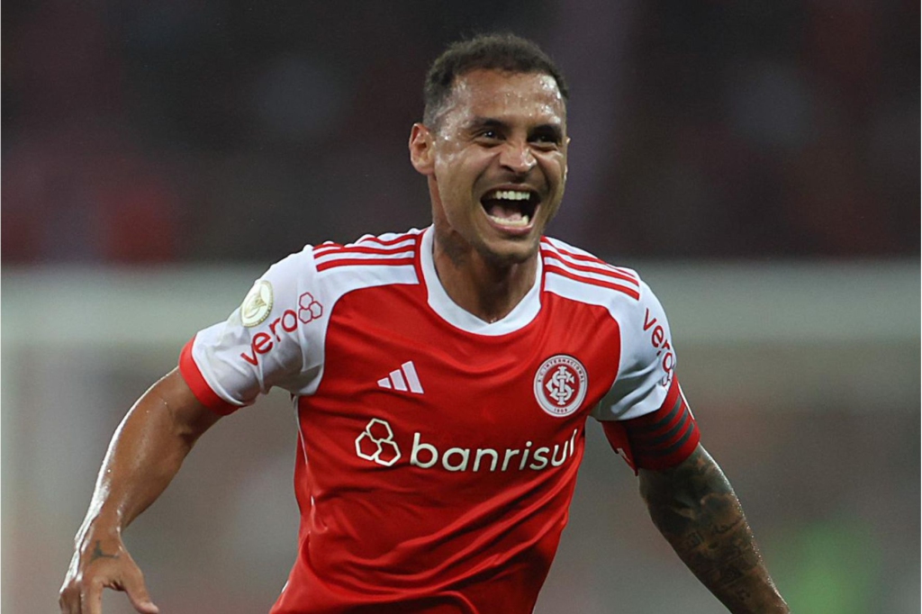 Alan Patrick marcou hat-trick pela primeira vez na história